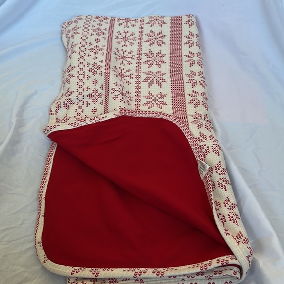 Kate Quinn Cotton Red Nordic Snowflake Double Layer Swaddle Blanket - Picture 2 of 3